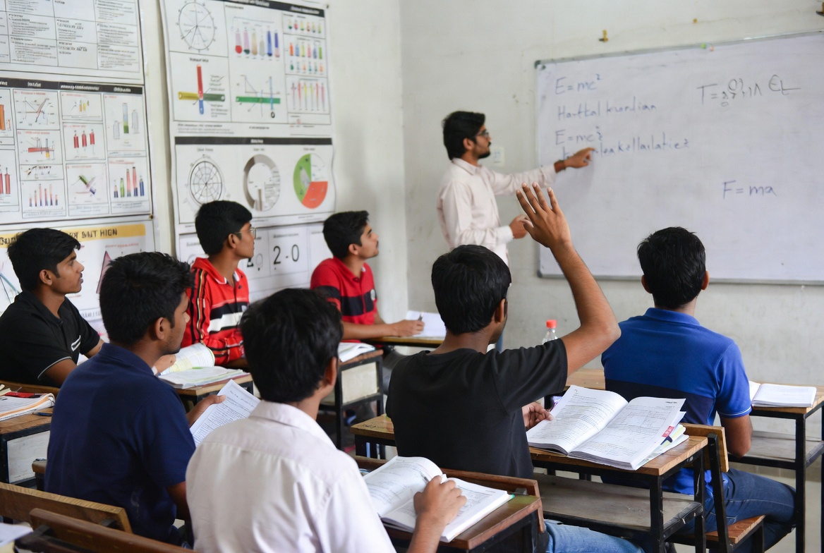 Why TOPPER’S Crash Course Is the Best Choice for NEET & JEE Aspirants